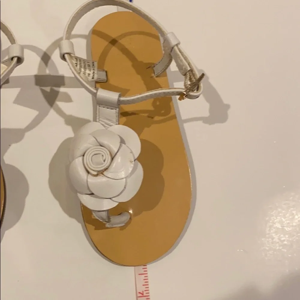 JANIE AND JACK KIDS SANDALS WITH WHITE ROSE